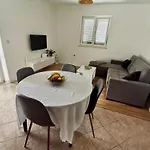 Nyaraló House Ule 2 *