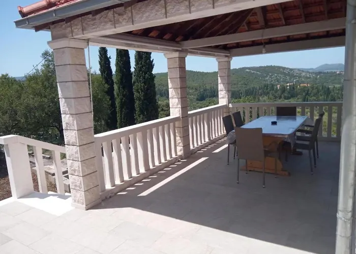 House Ule 2 * Zrnovo